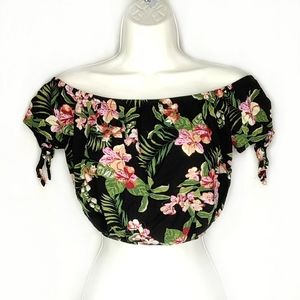 Ambience crop top, size medium, women's top.